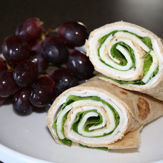 Tortilla sandwich and salmon with quionoa 011