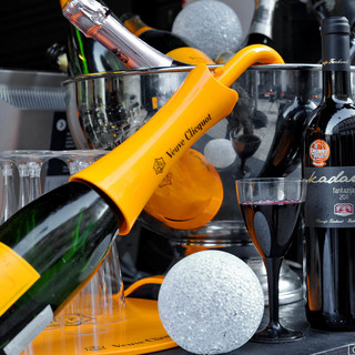 Kadarka tonkoviu%cc%88 na a%cc%81tandu bubbles and food
