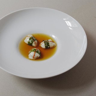 Huitres dans un bouillon acidule  au sesame