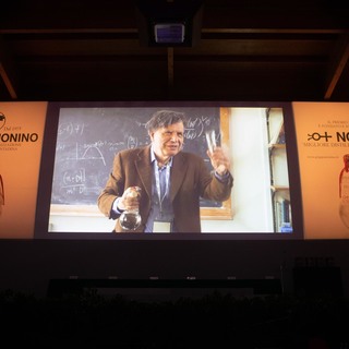 Giorgio parisi brinda ai 45 anni piu 2 del premio nonino con grappa nonino cru monovitigno picolit 256 9625