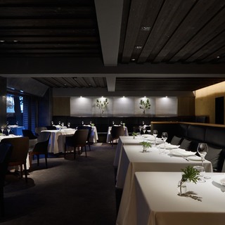 L effervescence restaurant interior (courtesy of l'effervescence)
