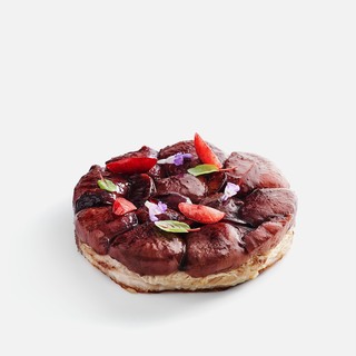 C joan pujol  creus suckling pig tarte tatin with turnips in red wine and clove cream