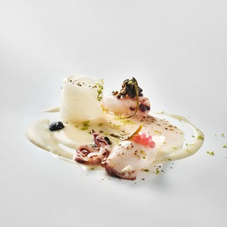 C joan pujol creus 3 calamar amb nap  consom%e2%80%9a de calamar  salsa de coral  demi glace de nap  fonoll mar%c2%a1 encurtit  mostassa salvatge amb bergamota  sal de ginebrons torrats