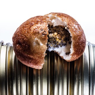 Panchino   filled with beluga caviar 2   photofrancesc guillamet