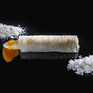 White asparagus with elderflower and macadamia    francesc guillamet