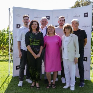 Druzina istenic mark  barbara  miha   svetlana  nik  mihaela  janez