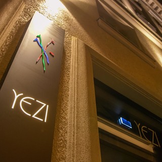 22 otvoren yezi restoran i bar u art'otelu