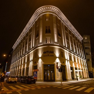 21 otvoren yezi restoran i bar u art'otelu