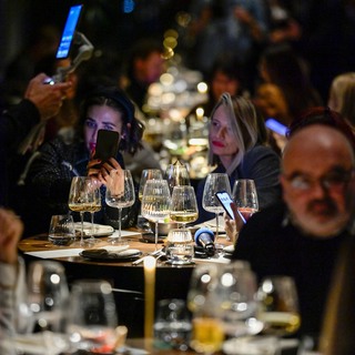2 otvoren yezi restoran i bar u art'otelu