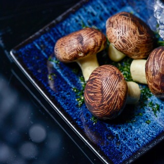 3 dim sum u obliku gljive s yuzuom i tartufom