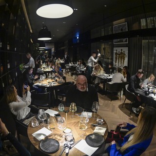 18 otvoren yezi restoran i bar u art'otelu