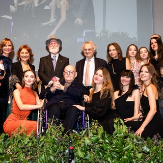 1541 2988 alberto manguel premio internazionale nonino 2024 con amin maalouf e la famiglia nonino