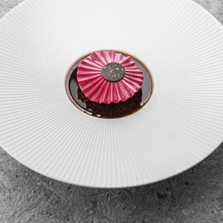 Spanferkel  tru%cc%88ffel   tobinambur restaurant jan %c2%a9 pieter d'hoop