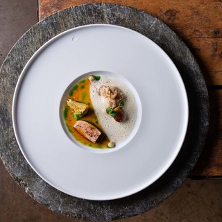 Atelier perlhuhn von jean claude mie%cc%81ral  glasierte poverade  maitake  pilzbouillon   petersilieno%cc%88l%c2%a9danielschvarcz    kopie