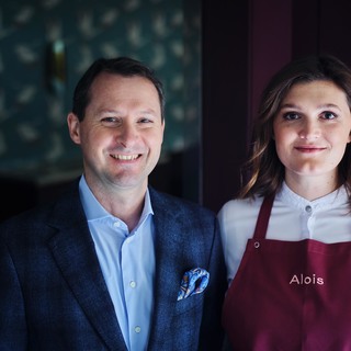 Alois dallmayr fine dining restaurantleiter sommelier julien morlat und ku%cc%88chenchefin rosina ostler  davidmaupile%cc%81