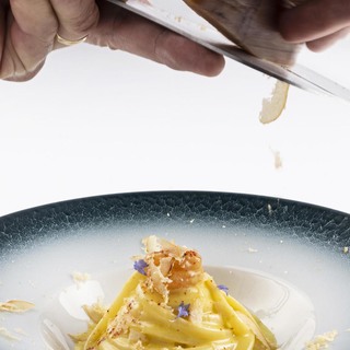 Linguina mantecata al limone  scampi  gamberi e bottarga (1)